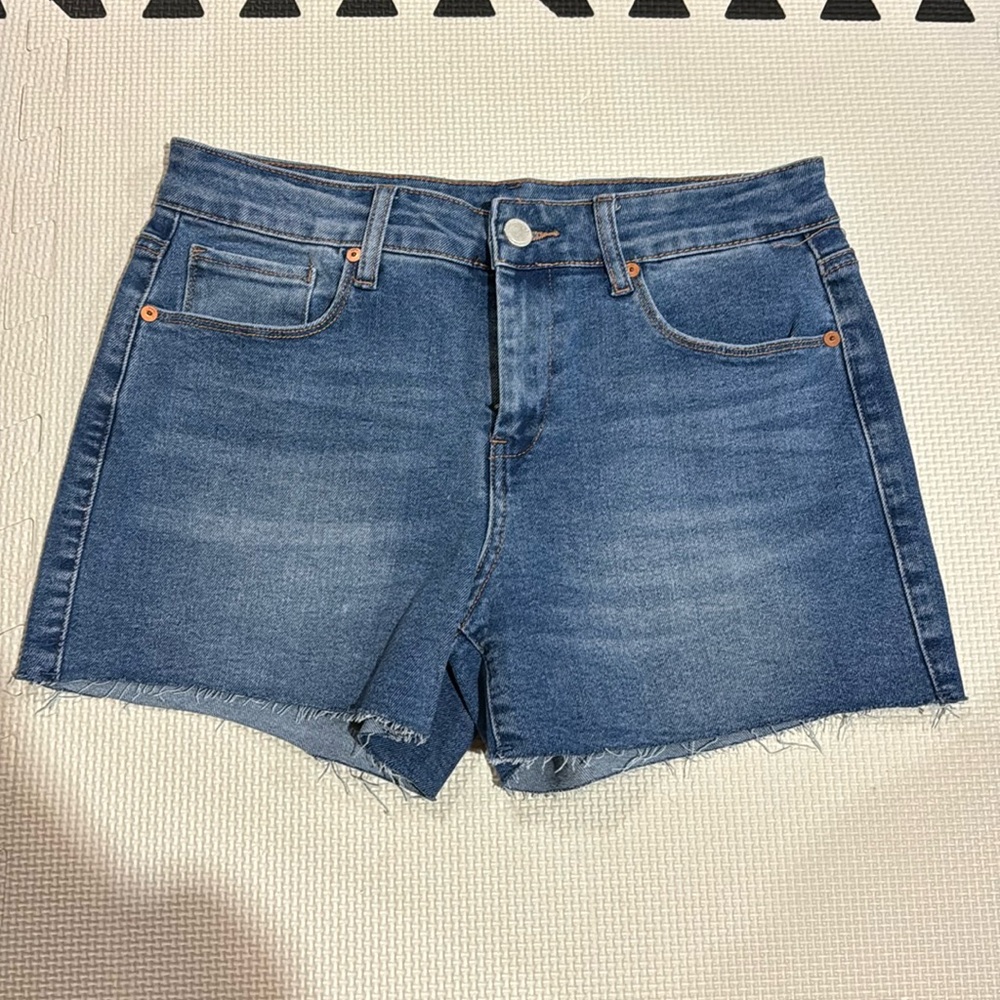 Jean shorts made with super soft denim material